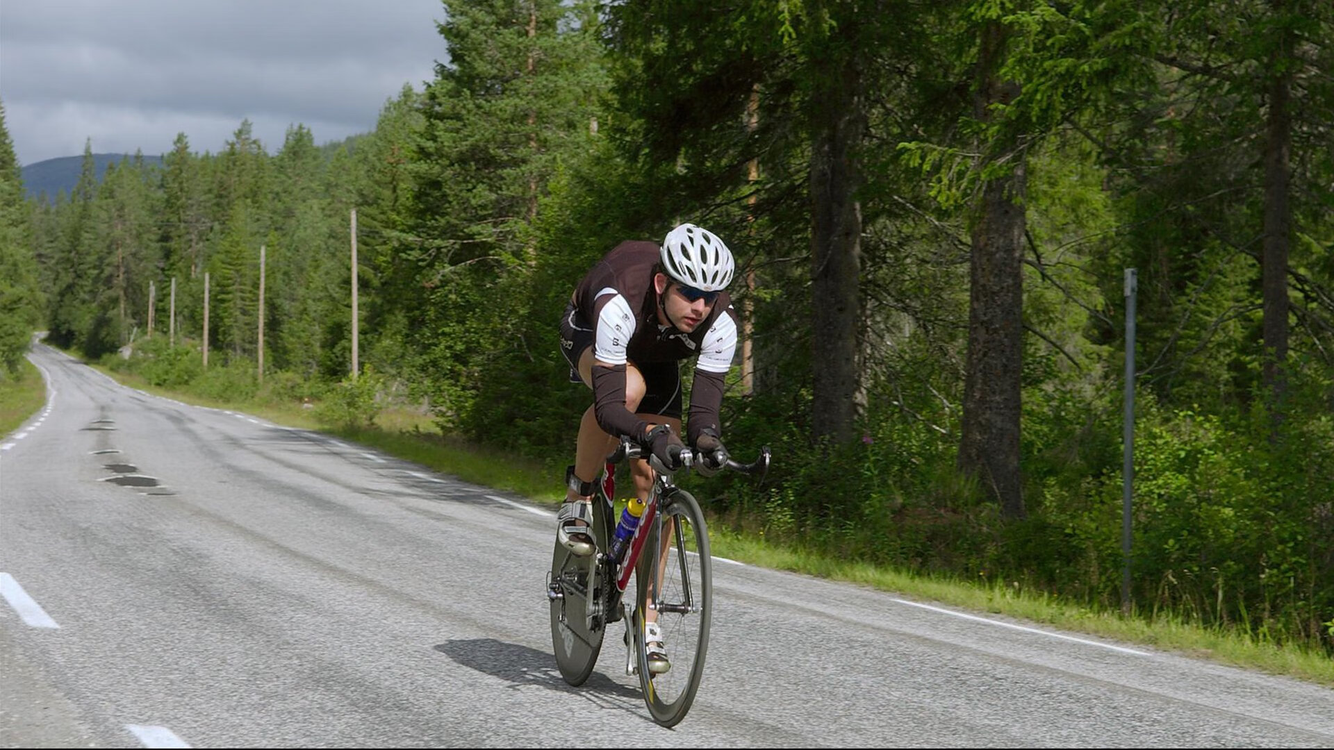 九游官方下载-后腰长距离推进能力是否决定比赛破局可能性，后腰对球队的重要性